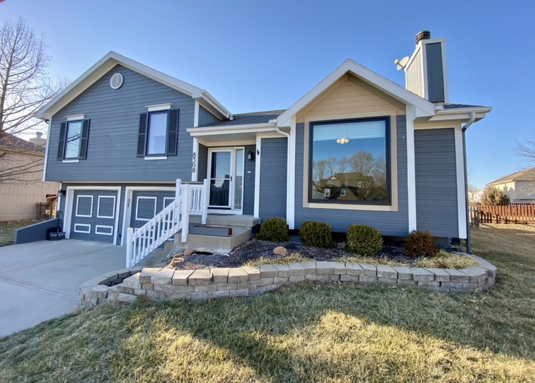Completed Diamond Does It siding and exterior transformation